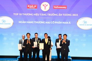 Nam A Bank vinh dự nhận giải thưởng “Top 10 thương hiệu tăng trưởng ấn tượng 2022”