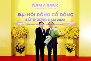 Ông Trần Ngô Phúc Vũ (bìa phải) - tân Chủ tịch Hội đồng quản trị Nam A Bank