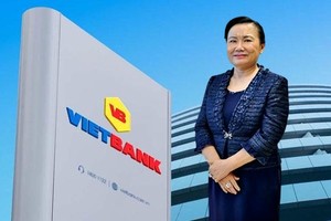 Bà Trần Thị Lâm, người theo học đại học tuổi 64, rời ghế Phó tổng giám đốc VietBank (VBB)