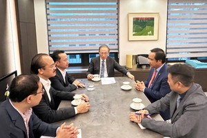 Cựu Tổng thống Lee Myung-bak bày tỏ sự quan tâm đến việc đầu tư vào các lĩnh vực công nghệ cao, công nghiệp xanh, hạ tầng khu, cụm công nghiệp, phù hợp định hướng phát triển bền vững của tỉnh Long An.