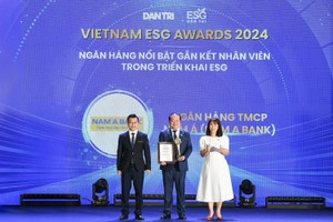Đại diện Nam A Bank nhận giải thưởng Vietnam ESG Awards 2024