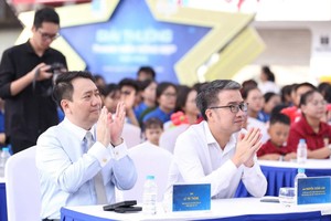 Ông Nguyễn Tường Lâm - Bí thư Trung ương Đoàn Thanh niên, Chủ tịch Hội Liên hiệp Thanh niên Việt Nam và Ông Lê Trí Thông - Phó chủ tịch HĐQT, Tổng giám đốc PNJ tại sự kiện sáng nay