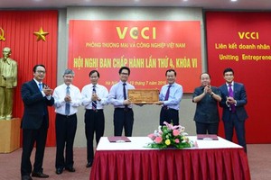HOSE và VCCI hợp tác hỗ trợ cộng đồng doanh nghiệp