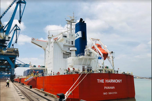 Tàu Harmony Hòa Phát hoàn thành chuyến đầu tiên, chở 80.000 tấn than cập cảng Dung Quất