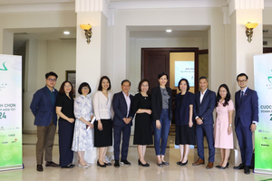 Các thành viên Ban tổ chức và đối tác hỗ trợ tổ chức cuộc bình chọn Doanh nghiệm niêm yết 2024