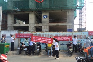 Dự án 584 Lilama xây xong tầng 7 năm 2013 thì chủ đầu tư bị khách hàng khiếu kiện, Sở Xây dựng TP.HCM phải đề nghị UBND Thành phố rút dự án này khỏi danh sách nhà ở xã hội