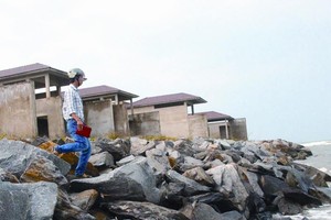 Quảng Nam đã xây một bờ kè kiên cố kéo dài gần 1 km để hỗ trợ nhà đầu tư