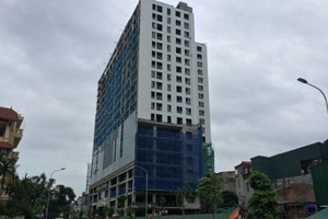 Tiến độ tự phá dỡ phần sai phạm của chủ đầu tư dự án 8B Lê Trực đang rất chậm