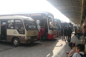 Mặc dù giá xăng dầu giảm sâu nhưng các doanh nghiệp vận tải vẫn chưa có động thái điều chỉnh giá cước. Ảnh minh họa. Ảnh: H.V