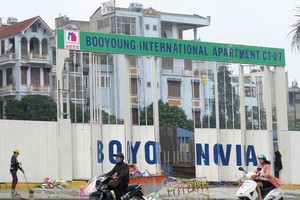 Lô đất ký hiệu CT-07 có tiến độ xây dựng khẩn trương nhất trong số 6 lô đất xây dựng Khu chung cư quốc tế Booyoung Vina. Ảnh: Quang Hà