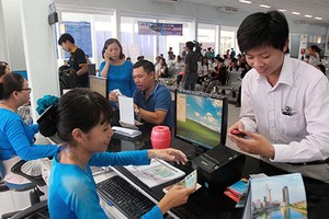 Công tác bán vé tàu Tết của VNR ngày càng văn minh. Ảnh nguồn Internet