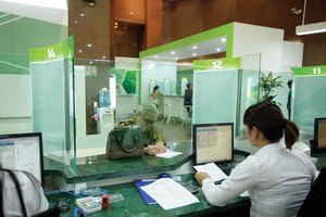 Vietcombank tặng ngay lì xì trong 2 ngày giao dịch đầu tiên của năm Bính Thân.