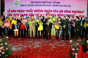 Một buổi lễ hoành tráng của Liên kết Việt