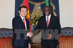 Tổng thống nước Cộng hòa Thống nhất Tanzania John Magufuli đón Chủ tịch nước Trương Tấn Sang. (Ảnh: Vietnam+)