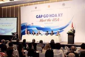 Các đại diện thương mại Mỹ và lãnh đạo địa phương Việt Nam chia sẻ nhiều thông tin về đầu tư trước thềm chuyến thăm của Tổng thống Mỹ - Obama. Ảnh: Đức Anh.