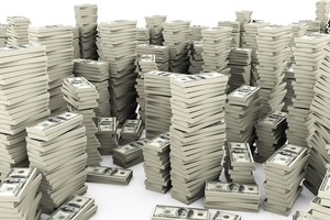 Tỷ giá trung tâm ngày 15/4 tăng 11 đồng/USD, giá vàng tiếp tục lao dốc