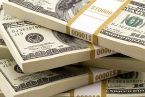 Tỷ giá trung tâm ngày 29/4 giảm mạnh 30 đồng/USD, giá vàng tăng vọt