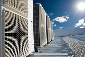 Nếu điều hoà mới còn có thể làm mát nhanh, nhưng các loại máy cũ đã sử dụng lâu, việc không khí lạnh bị lọt ra ngoài từ kẽ hở sẽ khiến máy luôn hoạt động công suất cao.