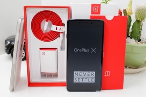 Dù có mặt ở Việt Nam theo đường xách tay từ lâu, smartphone tầm trung của OnePlus giờ mới được phân phối chính hãng tại Việt Nam với giá 4,99 triệu đồng. OnePlus là thương hiệu Trung Quốc mới nổi, gây chú ý ở thị trường smartphone quốc tế trong vòng 2 năm