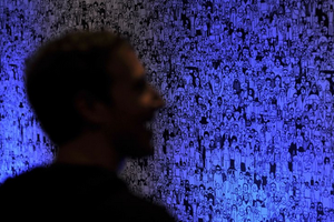 Mạng xã hội của Mark đang theo dõi người dùng để phục vụ cho quảng cáo? Ảnh: IBTimes.