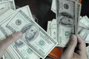 Sáng 6/6, tỷ giá USD giảm mạnh, giá vàng trong nước biến động nhẹ