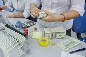 Sáng ngày 7/6, giá vàng trong nước tăng nhẹ, tỷ giá trung tâm tiếp tục giảm