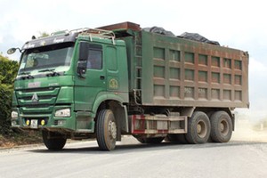 Vẫn còn nhiều vi phạm về tải trọng và kích thước thùng hàng.
(Ảnh minh họa)