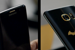 Máy giữ thiết kế như Galaxy S7 edge nhưng mặt sau có thêm biểu tượng người dơi