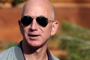 CEO Amazon trở thành người giàu thứ 3 thế giới