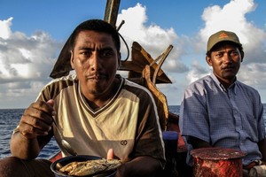 Đánh cược tính mạng với nghề bắt tôm hùm