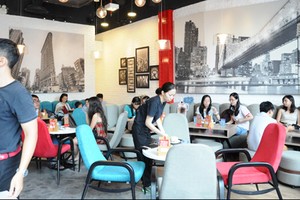 Thời kỳ đầu chuỗi cửa hàng này khá hút khách. Ảnh: NYDC.