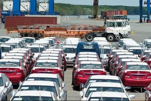 VCCI cho rằng, Thông tư 20 không còn phù hợp với tình hình hiện nay, việc duy trì Thông tư hoặc điều khoản Thông tư này dưới hình thức Nghị định là bảo hộ cho DN lớn, tăng giá xe trong nước so với thế giới.