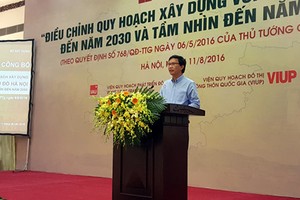 Thứ trưởng Bộ Xây dựng Nguyễn Đình Toàn phát biểu tại Lễ công bố. (Ảnh: VOV)