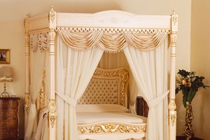 Chiếc giường có giá cả một tòa nhà