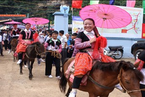 Tưng bừng lễ hội Tây Bắc vào mùa thu