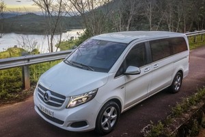 Mercedes 7 chỗ V220d giá gần 2,6 tỷ đồng tại Việt Nam