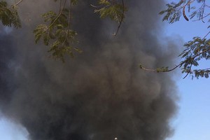 10h ngày 2/11, lửa bùng phát tại nhà kho hóa chất sau đó lan rộng sang xưởng chứa gỗ ván ép, sơn và nguyên vật liệu làm đồ gỗ trong khu công nghiệp Ngọc Hồi, Thanh Trì (Hà Nội).