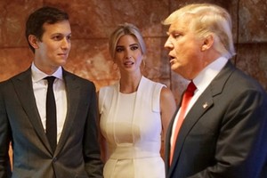 Ái nữ Ivanka Trump và con rể Jared Kushner luôn sát cánh bên Donald Trump. Ảnh: New York Times
