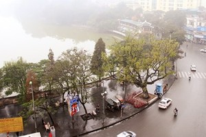 Cần tổ chức nghiên cứu nhận diện đầy đủ các giá trị văn hóa, kiến trúc, lịch sử khu vực hồ Gươm để từ đó có giải pháp phù hợp, tránh tình trạng mỗi phương án, mỗi dự án tiếp cận một kiểu giống như thầy bói xem voi. Ảnh: Như Ý.