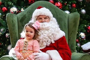 Ông già Noel ở Mỹ kiếm được bao nhiêu tiền?