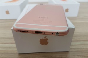 Thị trường iPhone cận Tết đua nhau giảm giá, iPhone 6s 16GB bản khoá mạng giờ chỉ còn hơn 6 triệu đồng.