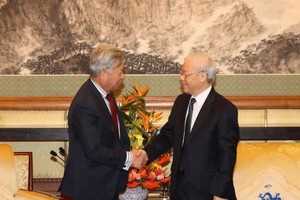 Tổng Bí thư Nguyễn Phú Trọng và Chủ tịch Ngân hàng AIIB Kim Lập Quần