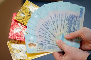 Không hiếm trường hợp nhân viên các công ty nhận lì xì tiền triệu từ các sếp, đồng nghiệp. Ảnh: K.D