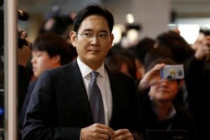 Ông Lee Jae-yong trước phiên điều trần tại Quốc hội tháng 12/2016. Ảnh: Reuters