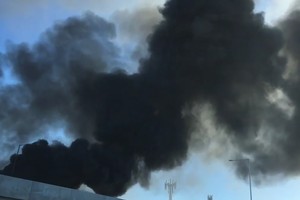 Máy bay lao xuống trung tâm mua sắm ở Australia