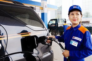 Giá xăng giảm nhỏ giọt, chưa tới 100 đồng một lít