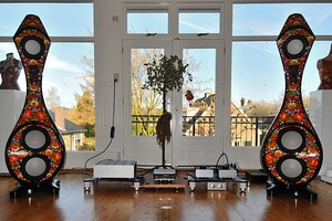 Loa cột Volya Bouquet màu sắc, giá gần 3 tỷ đồng