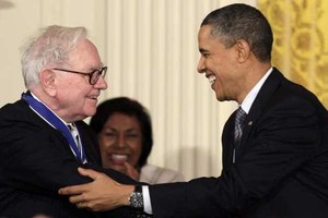 Warren Buffett ăn trưa cùng Barack Obama