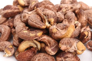 Năm nay thời tiết thiếu thuận lợi khiến điều mất mùa.