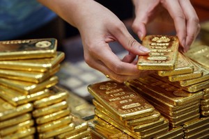 Sáng 23/3, giá vàng quay đầu giảm mạnh, tỷ giá USD tăng nhẹ